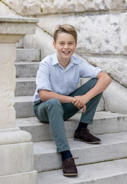 Новое официальное фото 10-летнего принца Джорджа в честь дня рождения
