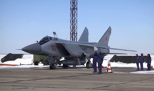 «Аналогов им реально нет»: Минобороны РФ получило партию модернизированных истребителей-перехватчиков МиГ-31 2