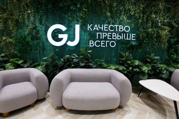 Диджитал-инсталляции и кастомайзинг одежды: Gloria Jeans открыл самый большой высокотехнологичный магазин в России