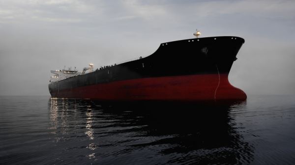 Пострадавших нет, судно на плаву: в Росморречфлоте рассказали об атаке на танкер у Керченского пролива