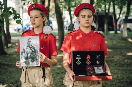 В подмосковном Щелкове установили мемориальную доску в память о герое СВО
