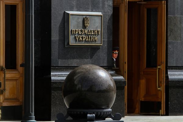 В поисках виноватого: Зеленский раскритиковал сограждан за желание отстраниться от конфликта на Украине 3